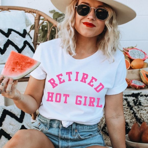T-Shirt Addicts Tops - Retired Hot Girl T-Shirt